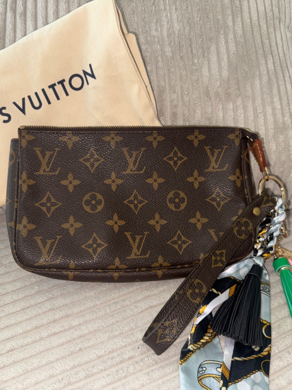 Louis Vuitton Monogram shoulder bag pouchette. - Picture 5 of 15